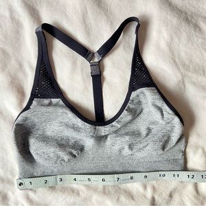 Delia’s by Maidenform girls sports T-back bra/top. Size XL. One gray, one mint.